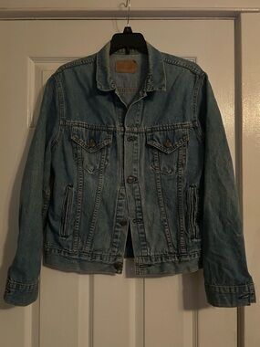 Vintage Classic Light Blue Denim Jacket - Men's/Women’s Casual Trucker